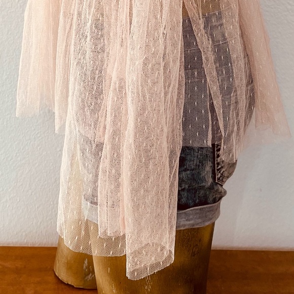 ROMEO & JULIET COUTURE $130 NWT Sheer Peasant TOP Large - Picture 5 of 13